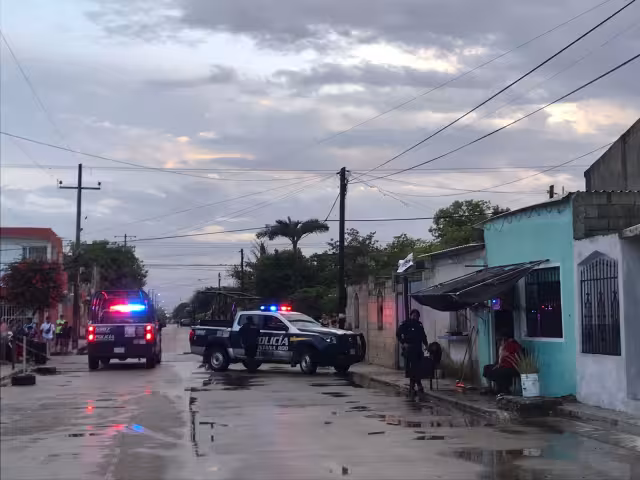 Elementos de la Policía se trasladaron al lugar en donde se cometió el asesinato en Cancún