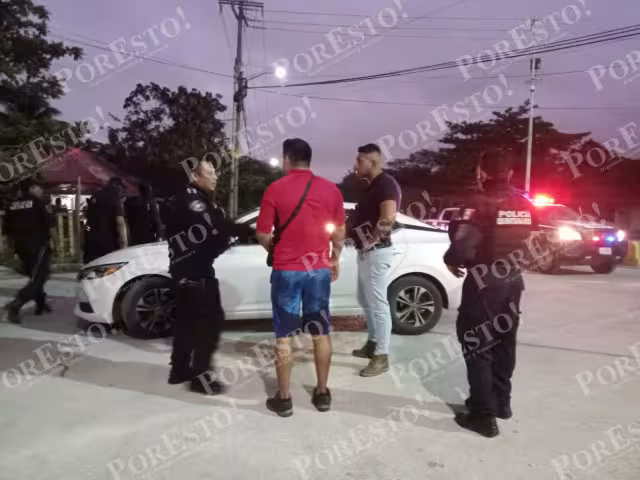 El auto del periodista de Por Esto! quedó con marcas de bala