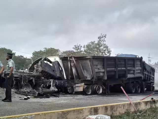 Al lugar llegaron elementos de la Guardia Nacional para evitar otro accidente