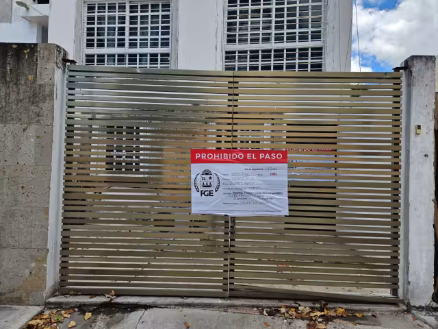 Fue una mujer que era retenida en el inmueble quien logró escapar en días pasados y pidió auxilio, al señalar que era víctima de explotación sexual