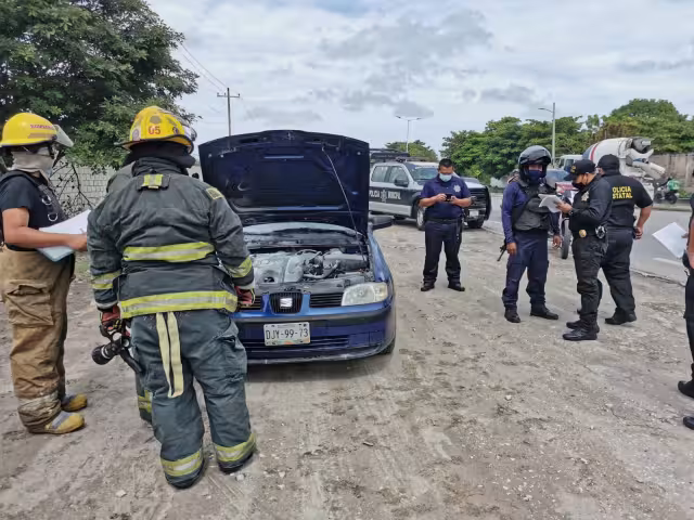 Personal de protección civil, bomberos locales y bomberos tácticos arribaron al lugar de los hechos