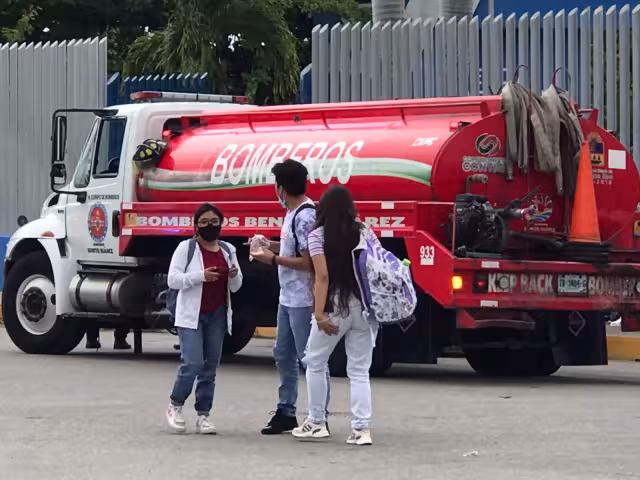 Al sitio llegaron los agentes de la Policía Quintana Roo, Vialidad, Bomberos y Protección Civil