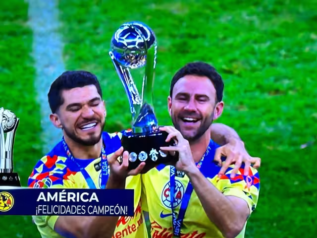 Layún colgó los botines y se fue campeón con el América en el Estadio Azteca