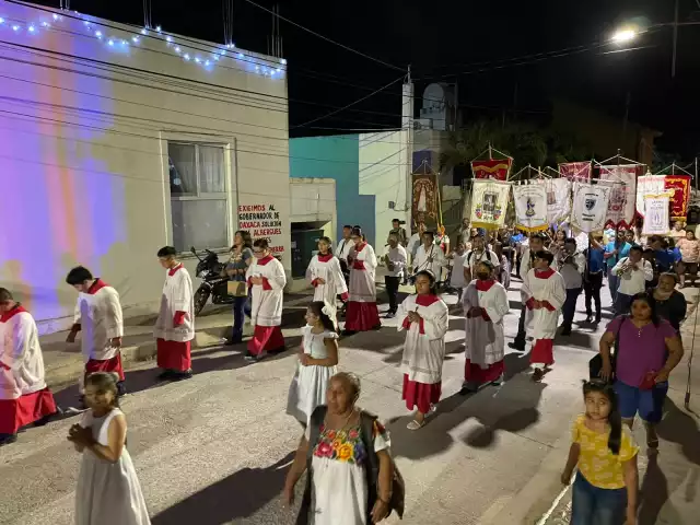 El novenario concluyó con la solemne procesión que recorrió varias calles.