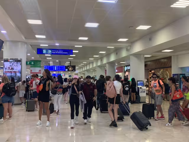 La movilidad en el aeropuerto de Cancún aumenta por el Verano