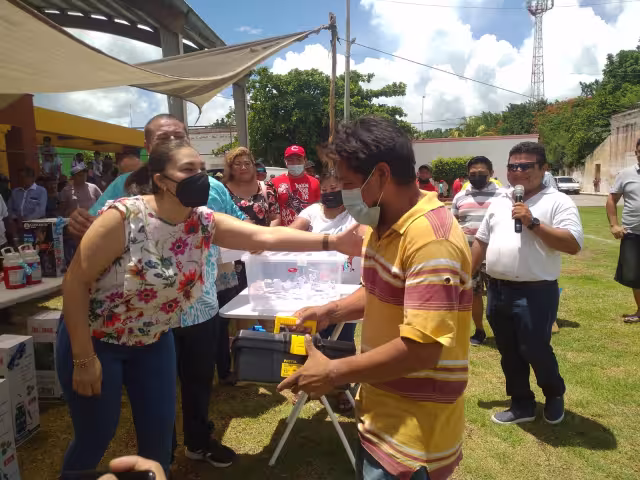 Los padres de Tekantó se divirtieron esta tarde en el Día del Padre