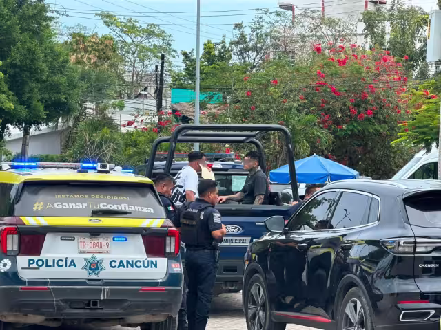 Los dos hombres de nacionalidad extranjera fueron detenidos frente al INM.