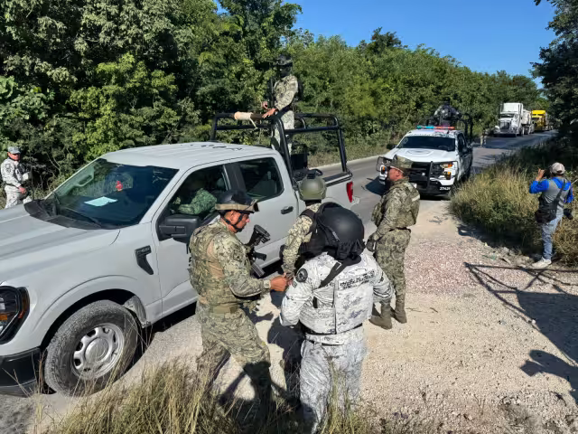 Sujetos desconocidos atacaron a balazos a un hombre en la colonia La Amistad, localizada a dos kilómetros de la avenida José López Portillo