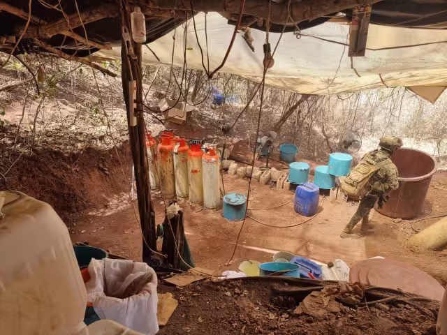 Marina y Armada de México desmantelan laboratorios en Culiacán