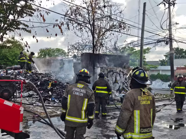 Los elementos del Heroico Cuerpo de Bomberos sofocaron el fuego.