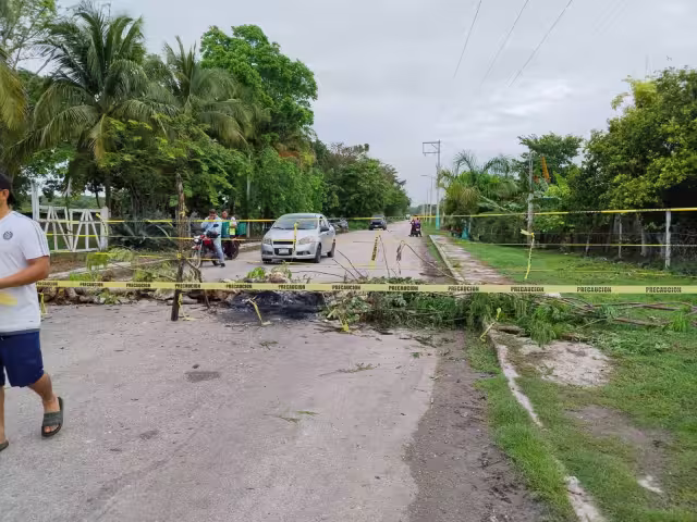 Familias denunciaron que llevan tres días sin energía eléctrica, situación que ha provocado pérdidas económicas y afectaciones en sus hogares