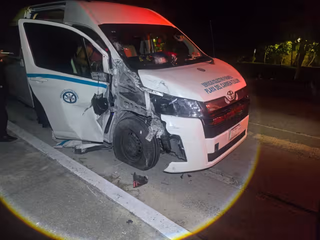 Los pasajeros que se encontraban dentro de las unidades de transporte público resultaron con lesiones, aunque no de gravedad