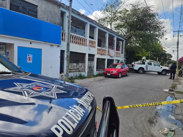Elementos policiacos llegaron al luchar de los hechos para tomar conocimiento.