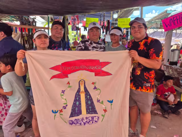 Brando González elaboró una manta en honor a la Virgen de Chuiná.