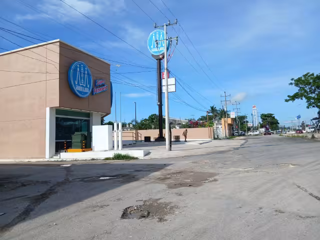 Engañan a adulto mayor con supuesto encargo de su hijo; delincuente huye con el dinero