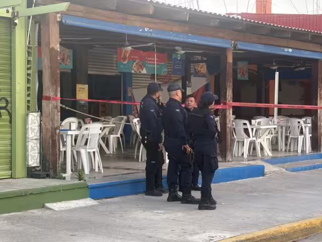 Elementos policiacos llegaron al lugar de los hechos.