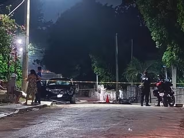 Motociclista fallece tras ignorar señal de alto; impactante escena conmociona a vecinos