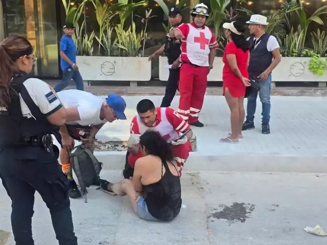 Testigos del accidente se acercaron para auxiliarla y reportar a emergencias