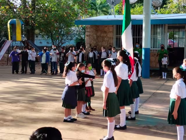 Estas actividades se realizan durante el homenaje a la bandera y tienen el objetivo de contribuir a la inclusión