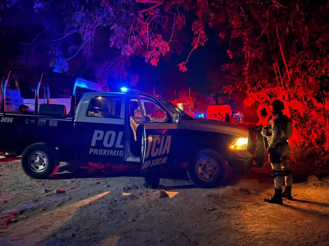 Elementos del Ejército, Marina y Guardia Nacional llegaron al lugar.