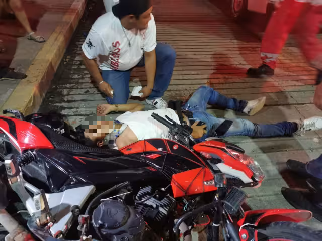 El motivo de la colisión fue que ambos motociclistas manejaban a exceso de velocidad