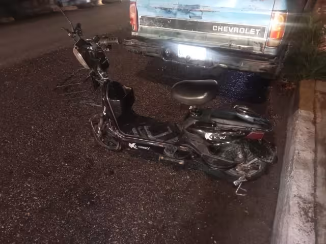 Sin casco ni licencia, ciclista eléctrico en estado de ebriedad derrapa en avenida Revolución