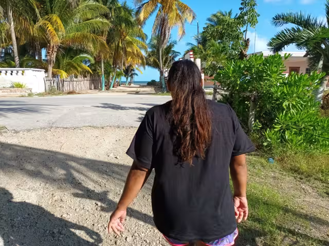 La víctima fue golpeada por un hombre en motocicleta