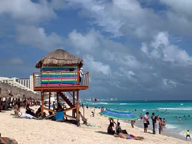 Pese a que haber un clima fresco en Cancún, los turistas acudieron a las playas del destino del Caribe Mexicano