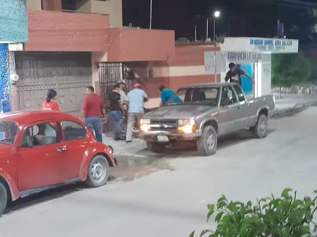 La mujer fue auxiliada por diversas personas que pasaban por la zona