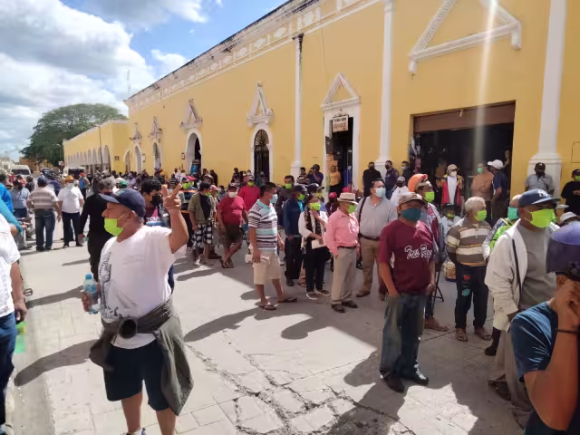 La gente del campo acudió a las instalaciones que alberga el comisariado ejidal a depositar su voto