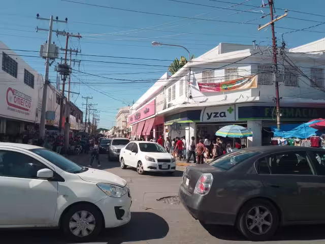 Yucatecos realizan sus compras de último momento