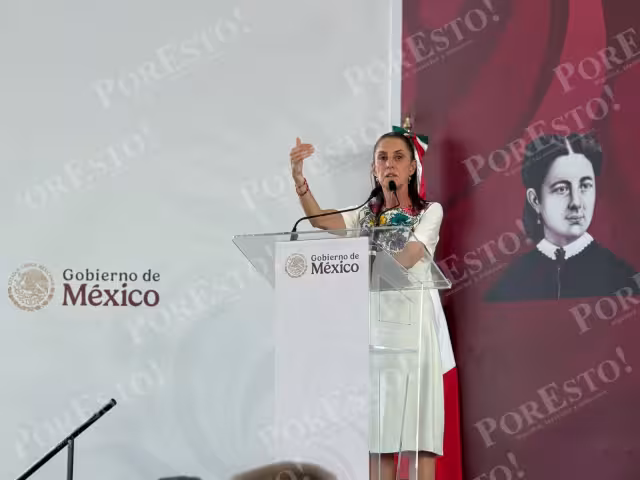 La jefa del Ejecutivo Federal reconoció el trabajo de los servidores.