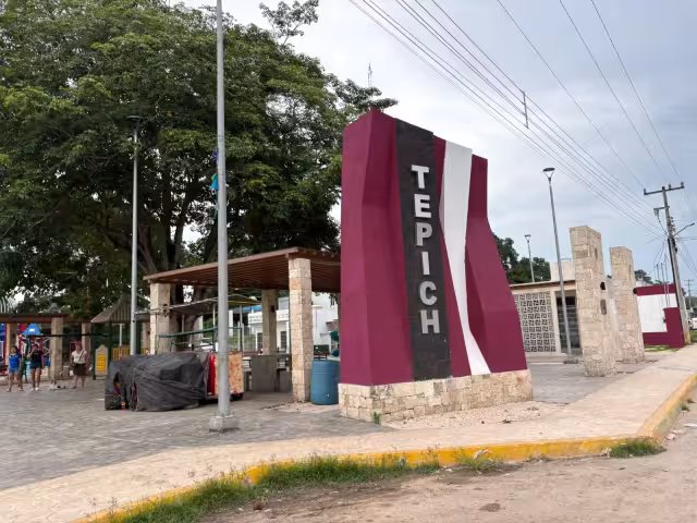 Elementos de la Policía Estatal y del Ejército Mexicano desplegaron un operativo y bloquearon accesos a la comunidad