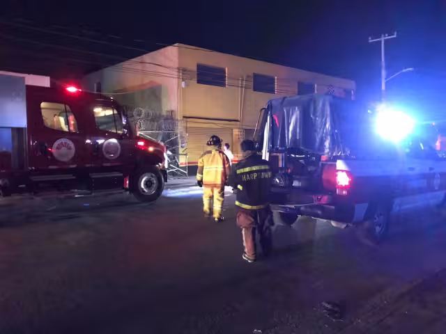 Los bomberos atendieron el llamado de emergencia por incendio. Foto: Mario Hernández