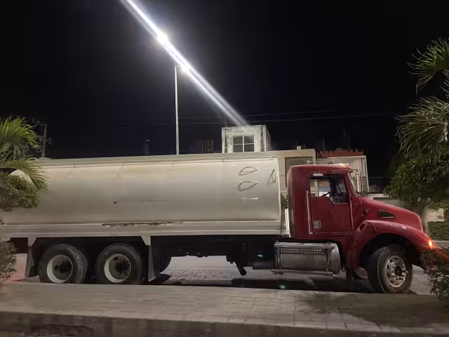 Hombre ebrio se arroja al paso de pipa en Campeche