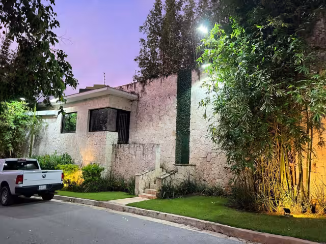 Más de 20 ministeriales de la FGE acudieron a la mansión de Alejandro Moreno esta mañana