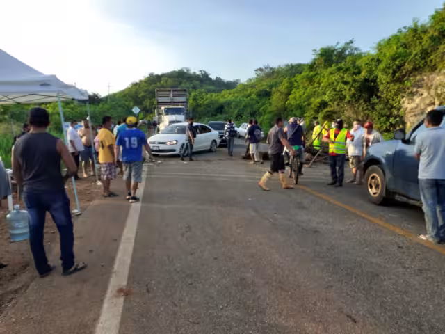 El bloqueo carretero en José María Morelos se dio para exigir a la administración municipal pasada el pago de quincenas atrasadas