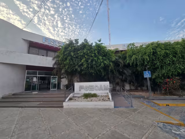 La contralora de la mesa directiva de padres de familia acudió a la Fiscalía General del Estado de Campeche para recibir asesoría jurídica