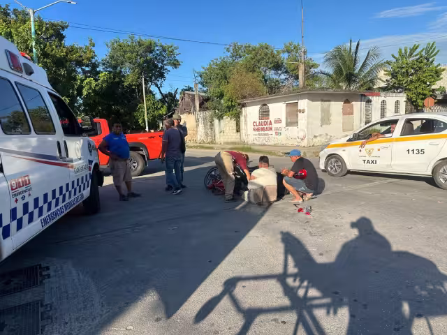 Motociclista resultó con grave fractura en avenida Juárez