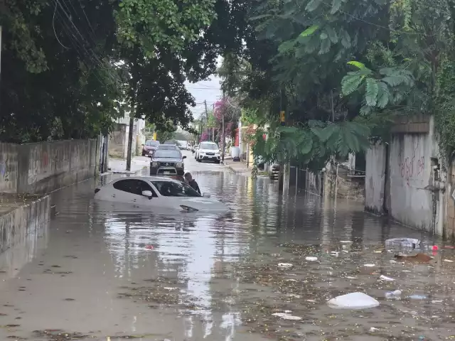 Se registran inundaciones en 10 calles y 15 colonias de Chetumal