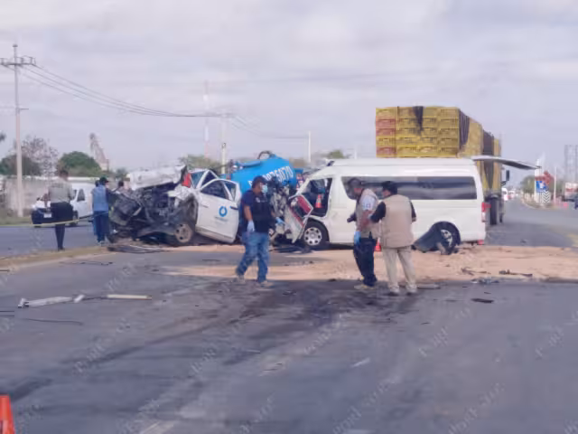 El accidente generó congestionamiento vial sobre la carretera Mérida-Cancún