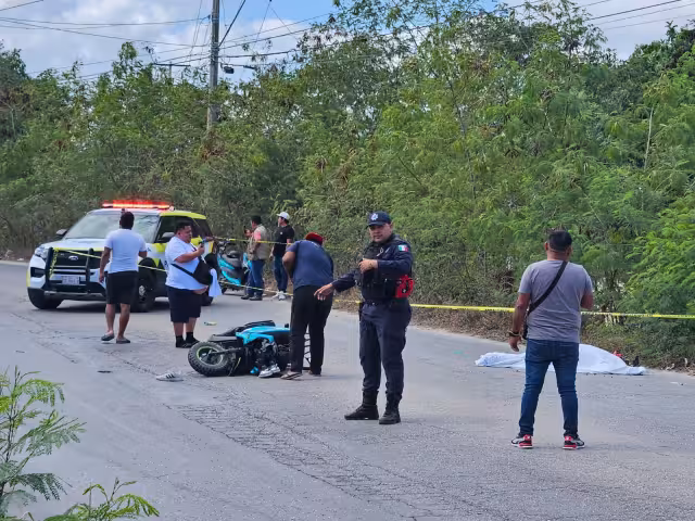 Elementos de la Policía Municipal resguardaron la zona del accidente, donde se generó bastante tráfico