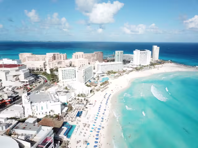 La Zona Hotelera de Cancún es la parte del destino turístico donde se ubican gran parte de sus playas y que tendrá precipitaciones este viernes
