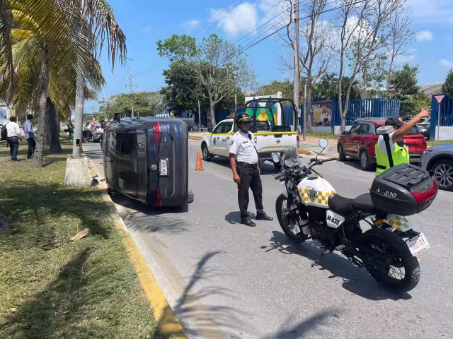 La policía de Cancún resguardó la zona para evitar caos vial
