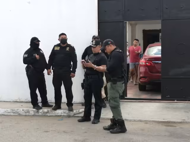 El niño se quedó dentro del vehículo con los seguros puestos y las llaves en el interior de la unidad, en el Centro de la ciudad