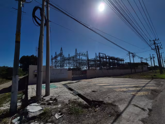 Fallas eléctricas continúan golpeando a familias de Seybaplaya y Champotón