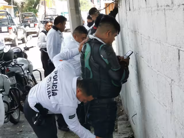 El joven no pudo comprobar que el vehículo de dos ruedas era de su propiedad, por lo que llamó a su hermano