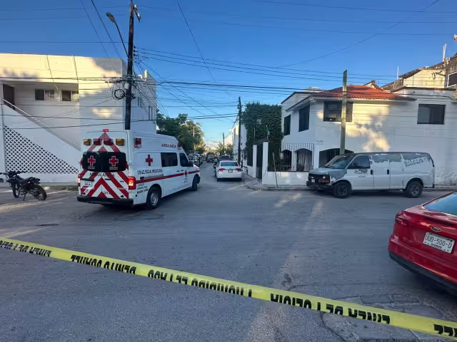 La zona fue acordonada por elementos de la policía y paramédicos