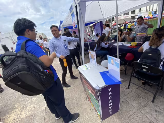 En las papelerías se ha reportado un aumento del 50 por ciento en la venta solicitudes de empleo