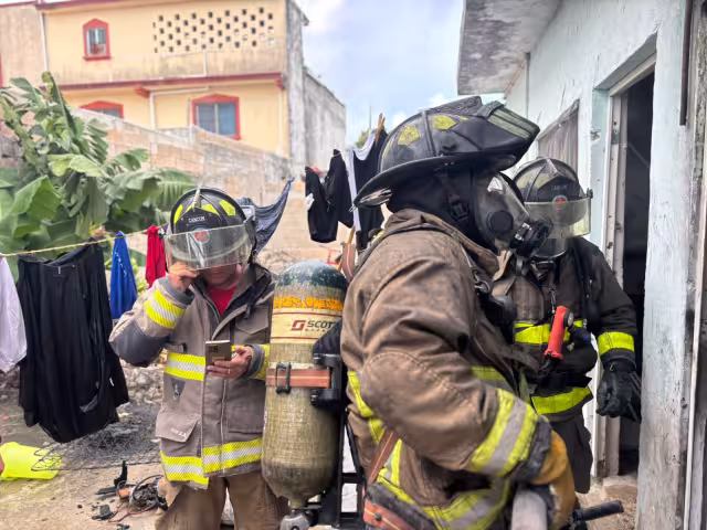 Elementos del Heroico Cuerpo de Bomberos atendieron el llamado.